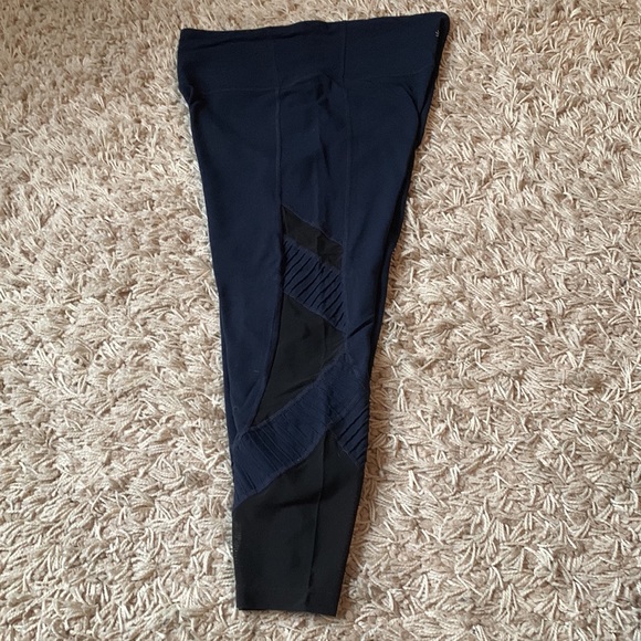 Athleta leggings - Picture 3 of 11
